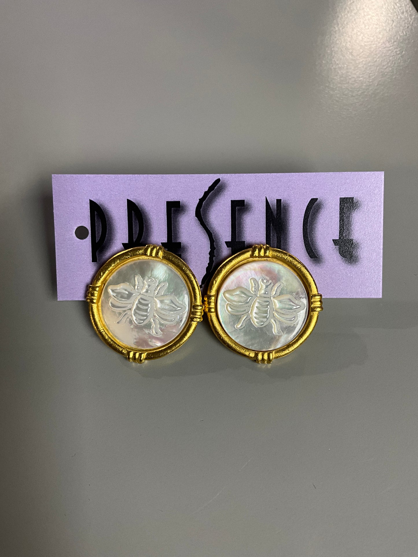 BRUSHED GOLD BEE EARRING