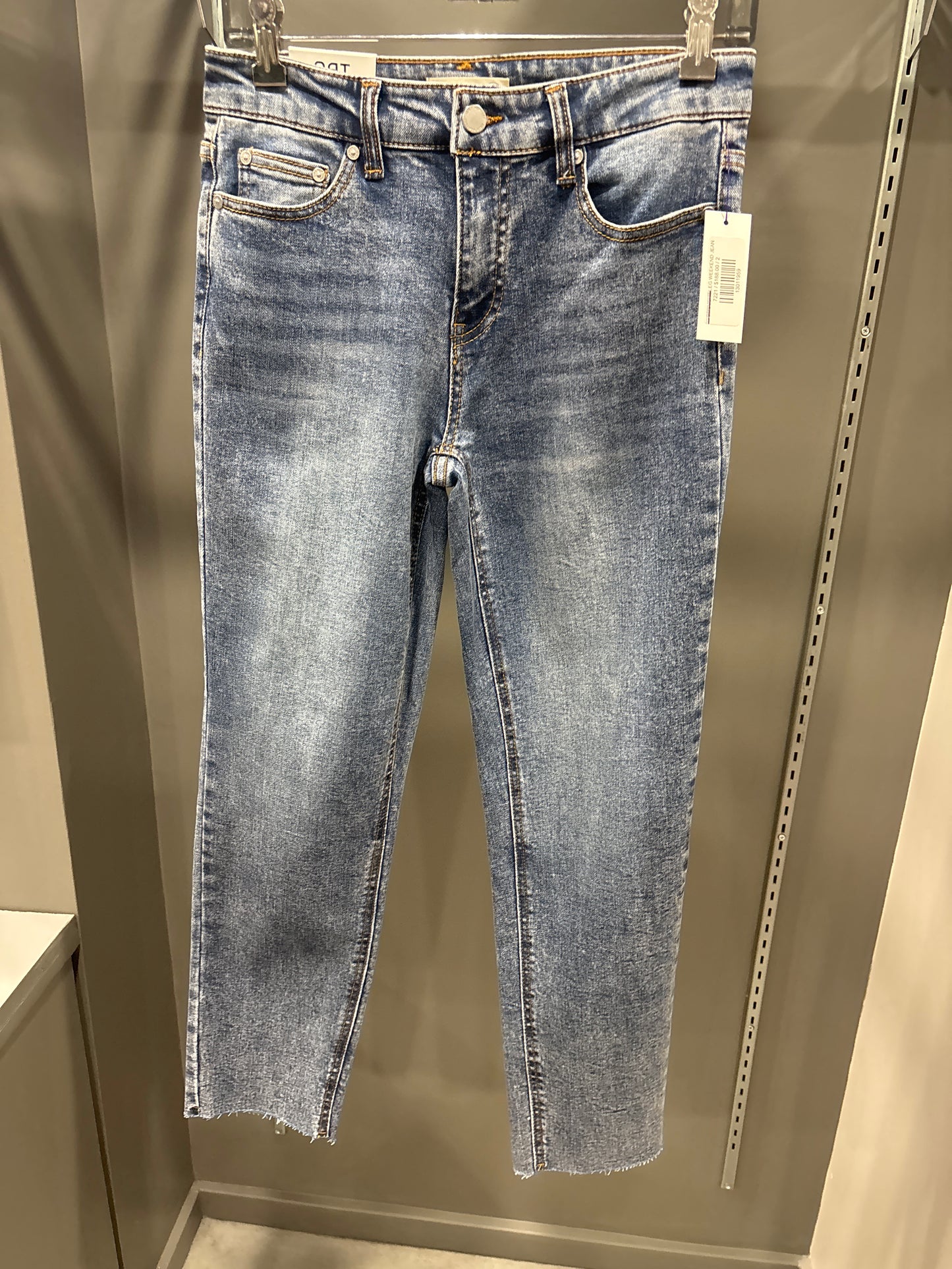 STRAIGHT LEG WEEKEND JEAN