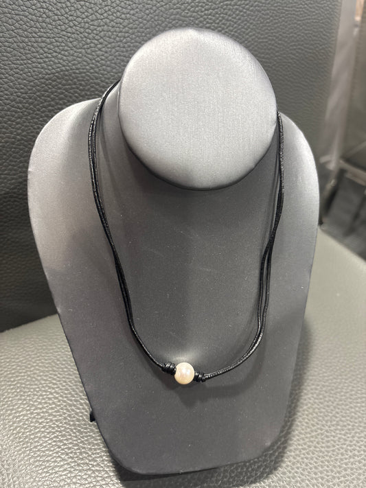 LEATHER PEARL NECKLACE