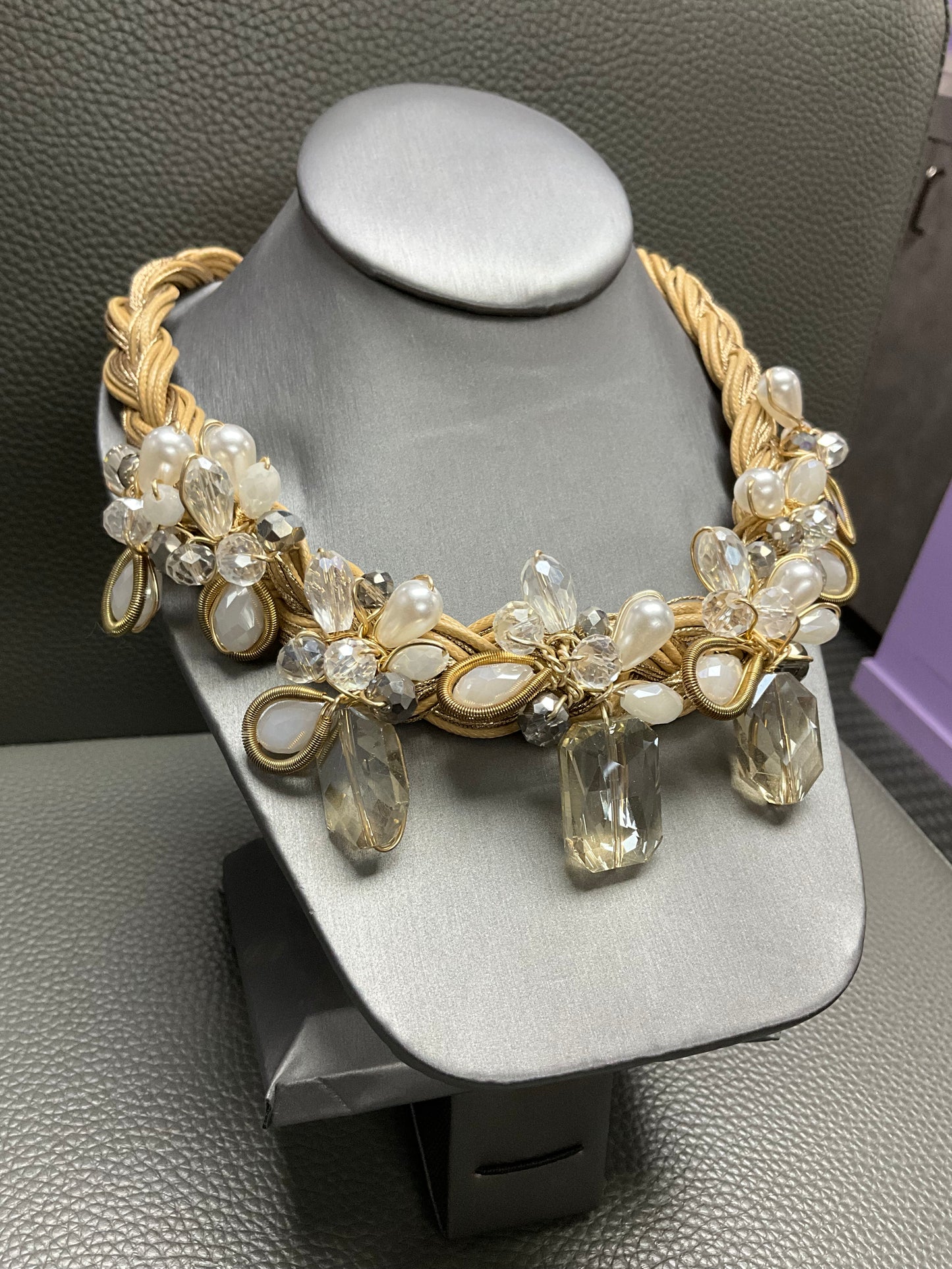BEIGE CRYSTAL NECKLACE