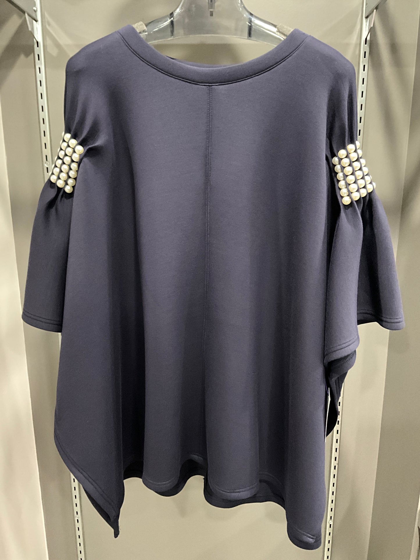 PEARL SLEEVE NAVY TOP