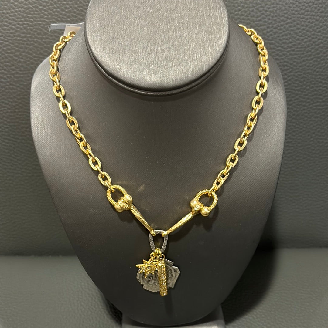 LAYERED PENDANTS NECKLACE