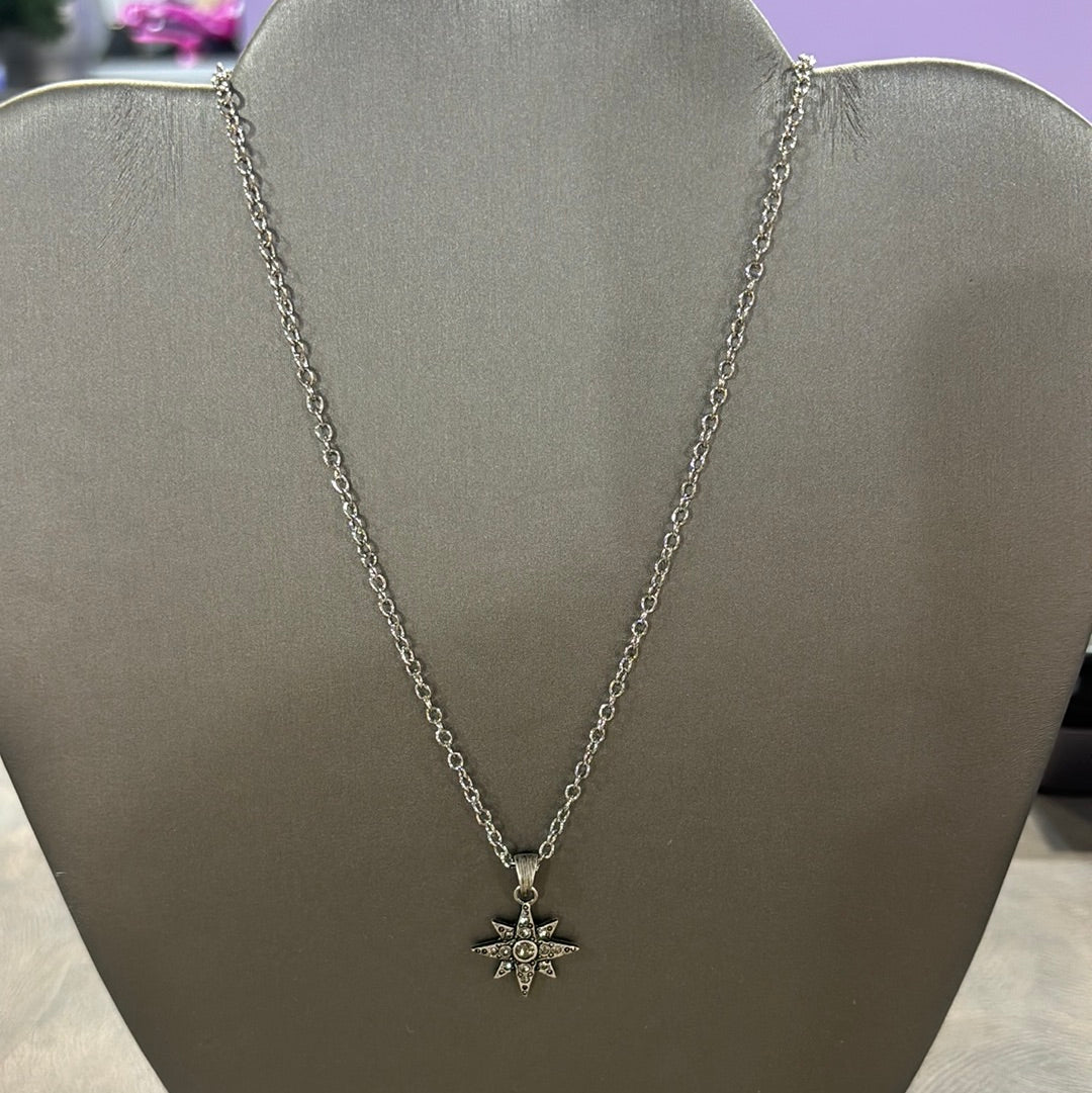 STAR PENDANT NECKLACE