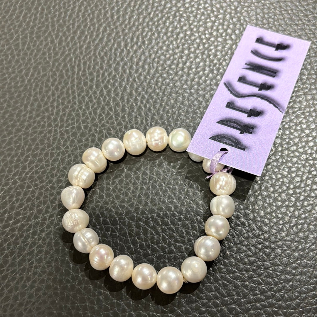 WHITE PEARL BRACELET