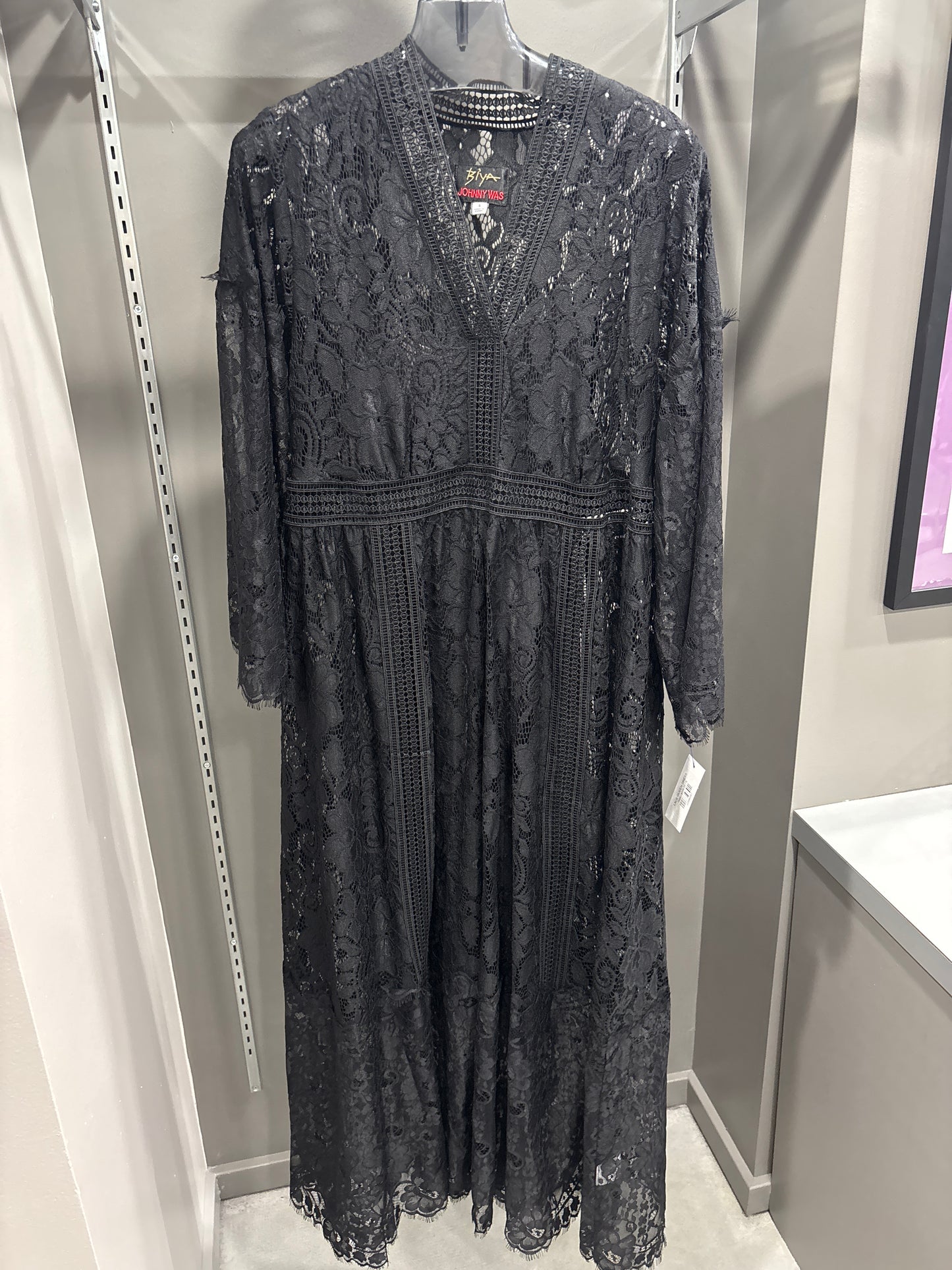 LACE QUEEN DRESS