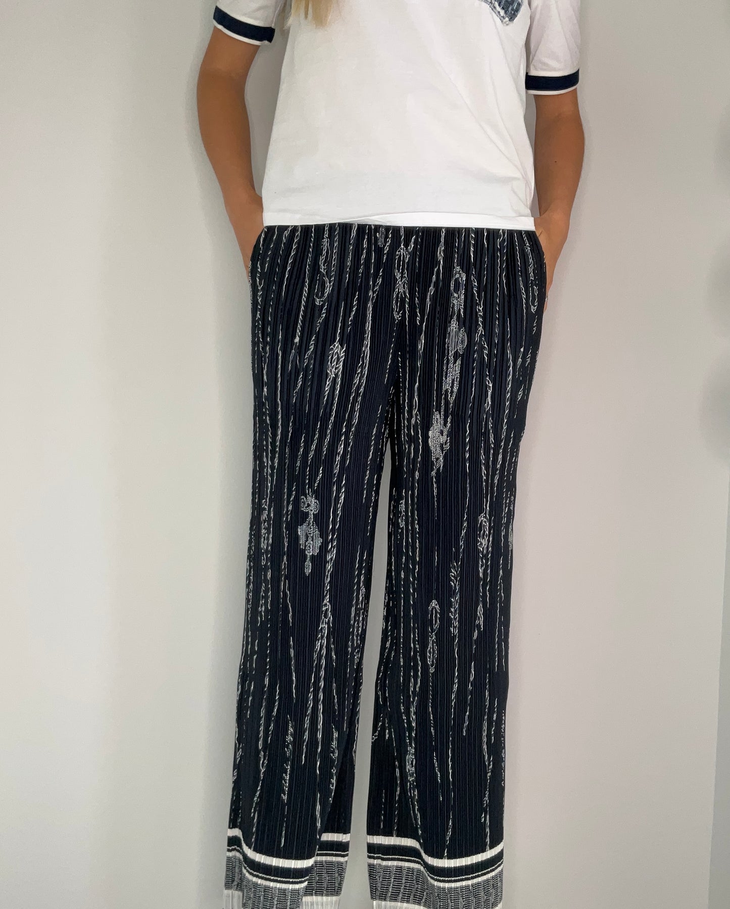 NAVY CINCHED RELAXED PANT