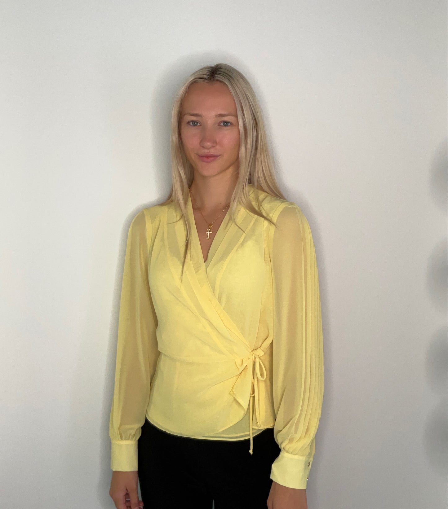 SUNNY MORNING PLEATED SLEEVE TOP
