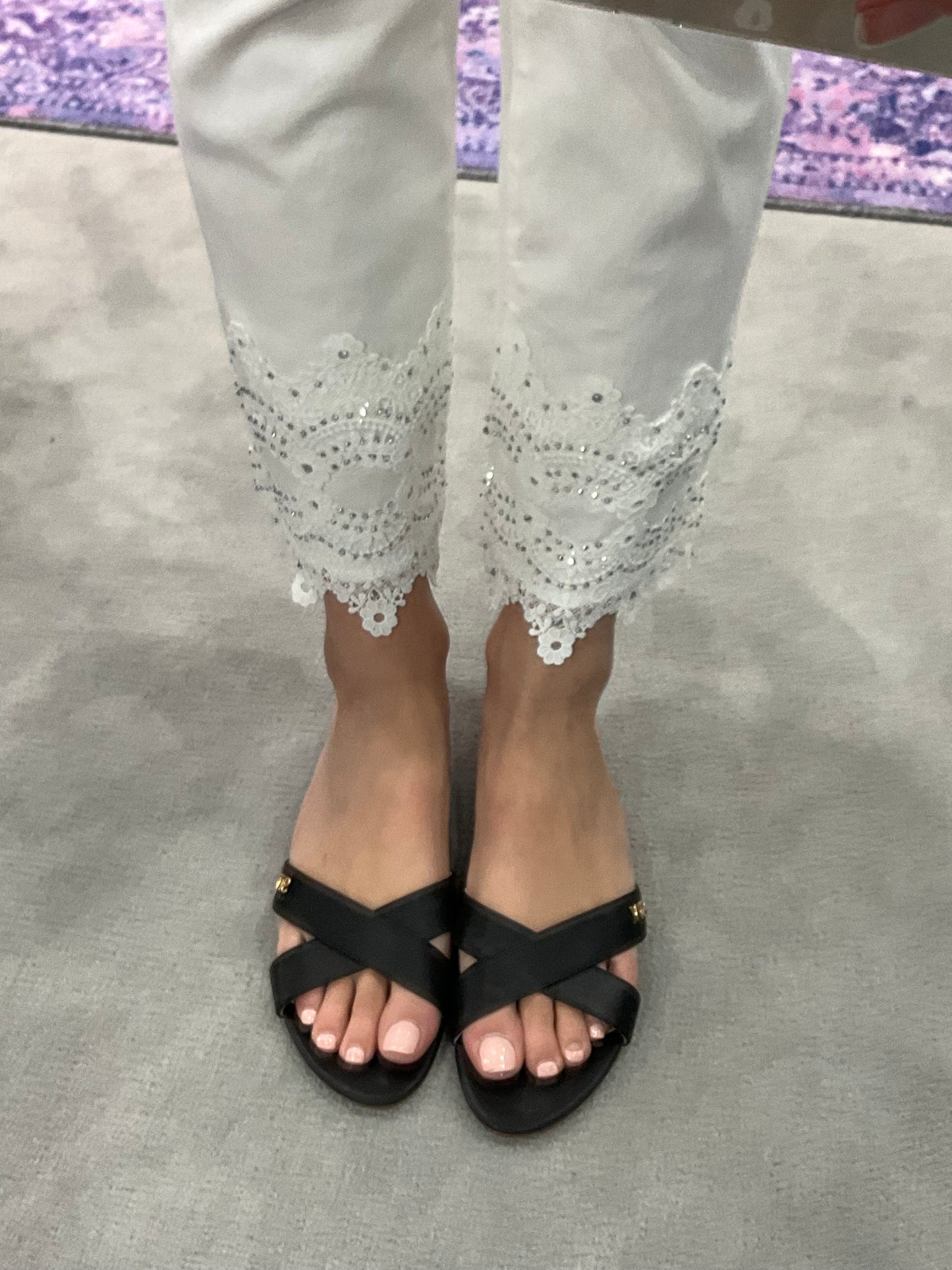 CHUNKY LACE EMBROIDERED WHITE JEANS