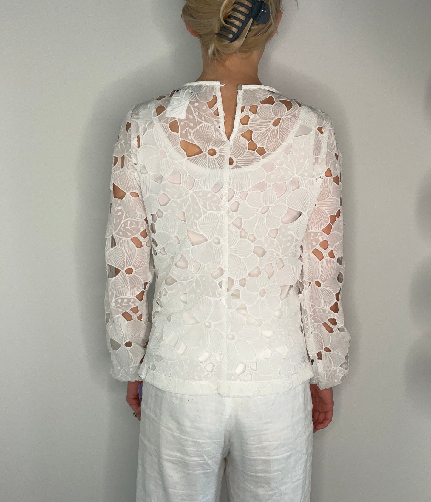 EYELET FLORAL CHARLESTON TOP