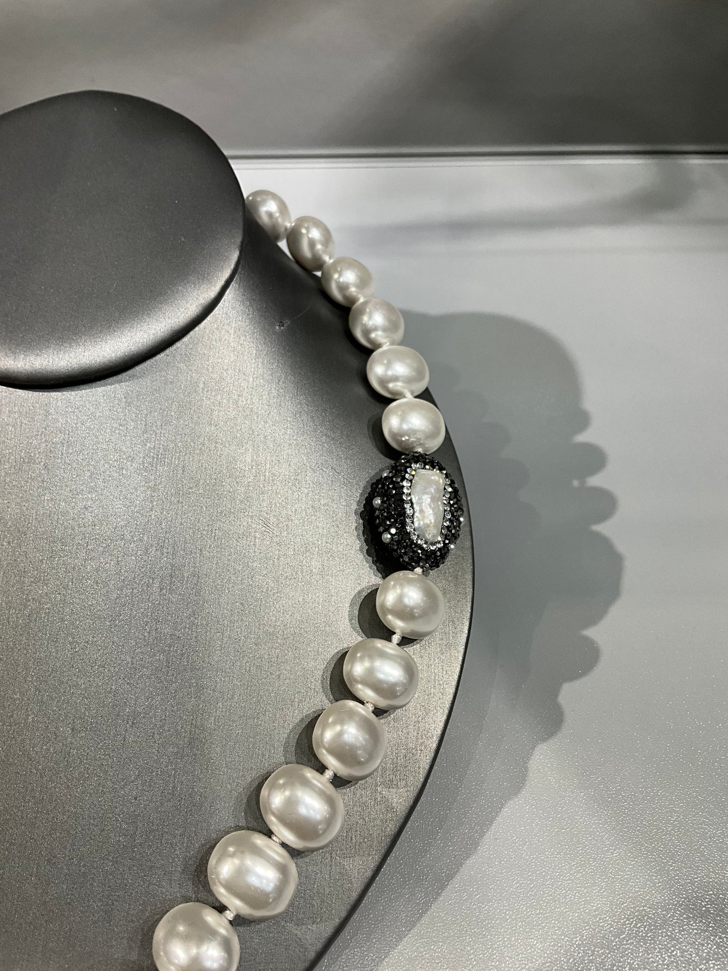 PEARL AND CRYSTAL NECKLACE