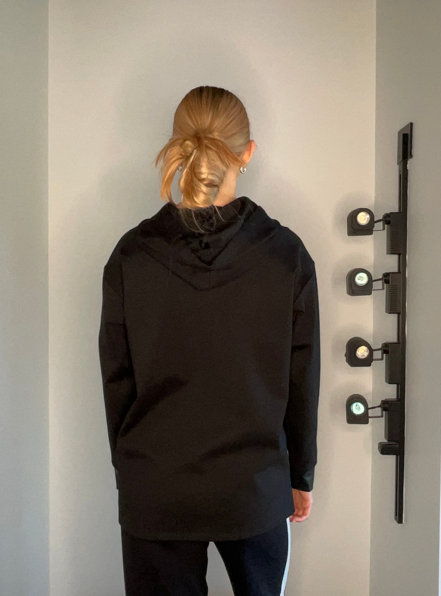 ZIPPERED SWEATSHIRT TOP WITH HOOD