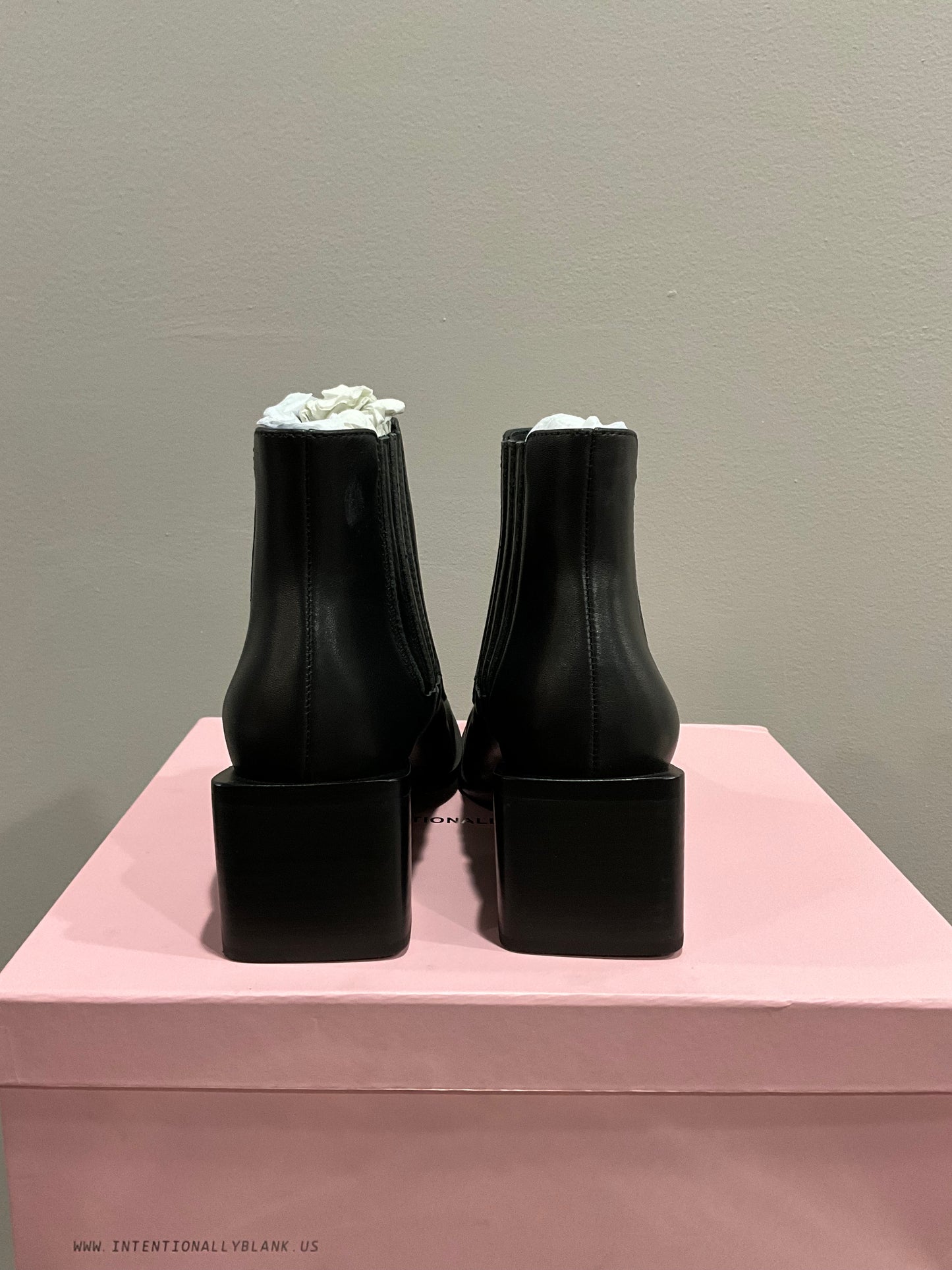 BLACK LEATHER SQUARE BOOT