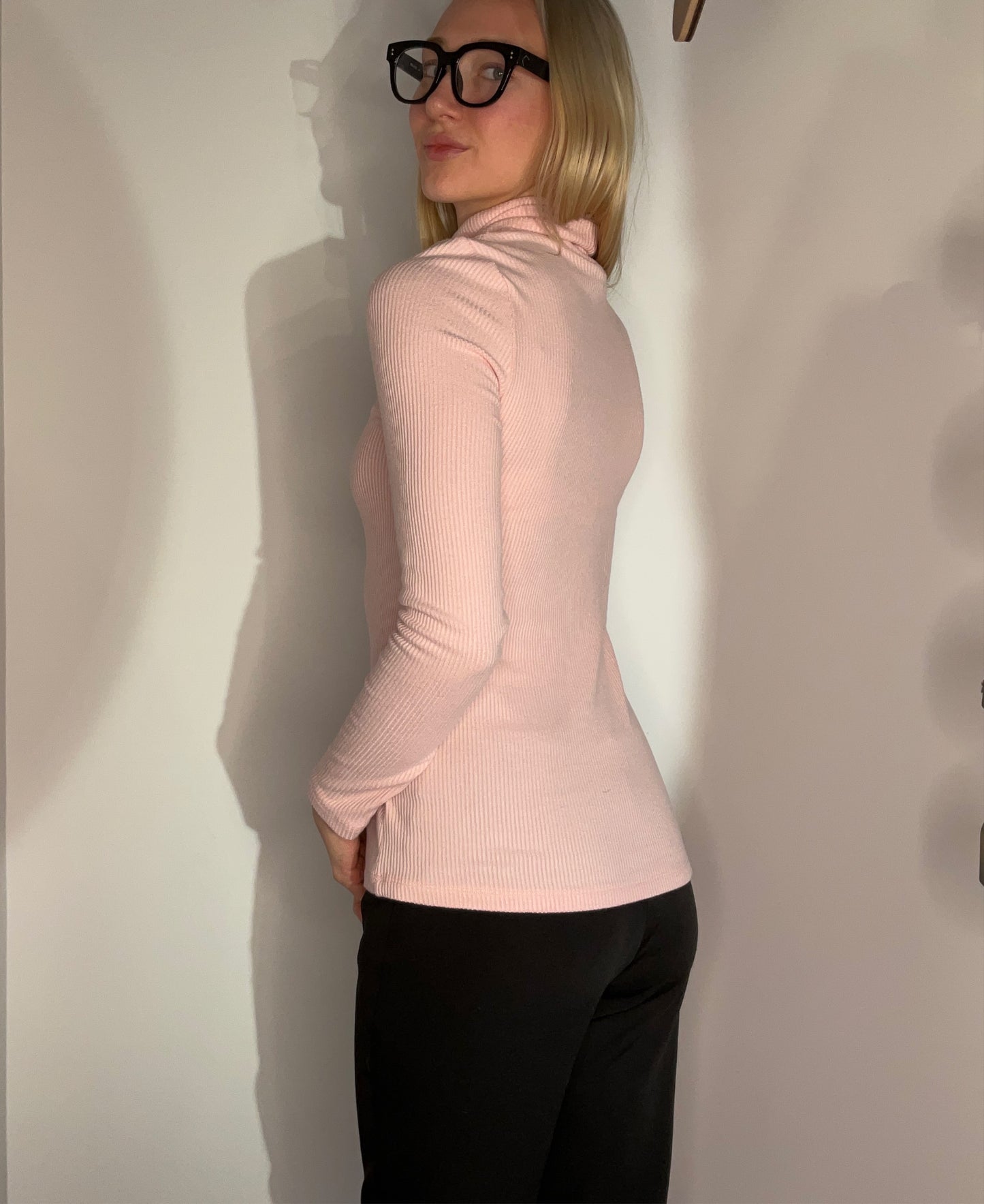 PINK RIBBED TURTLENECK