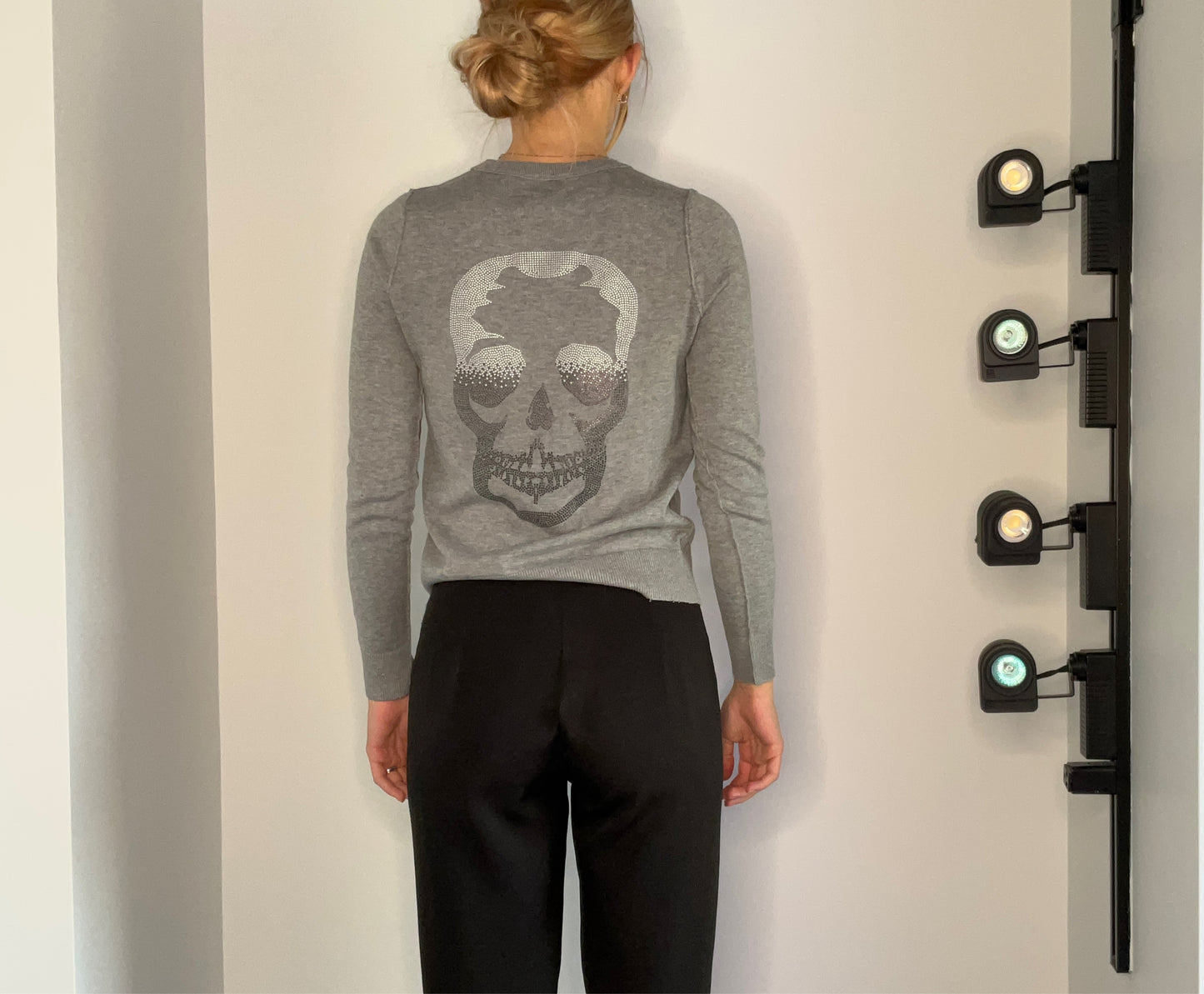 SKULL BACK SWEATER