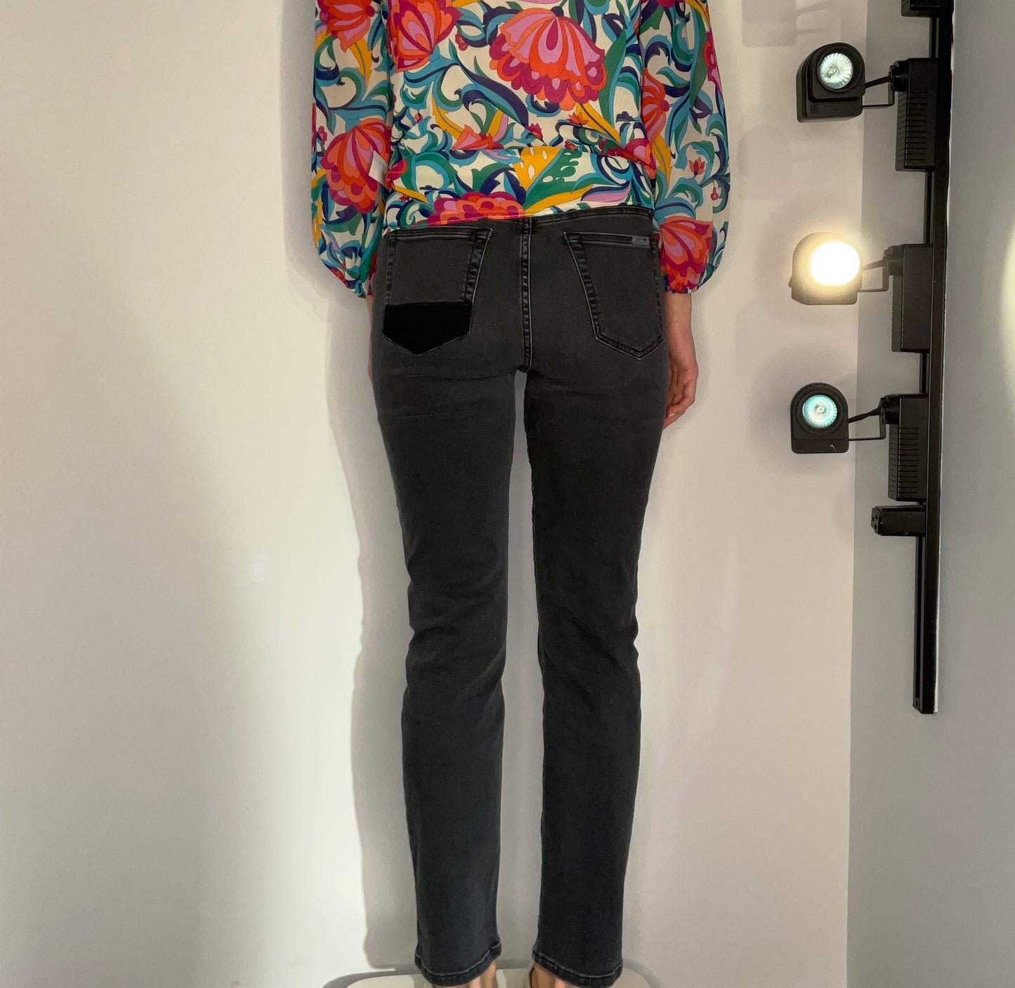 HIGH RISE STRAIGHT ANKLE JEAN