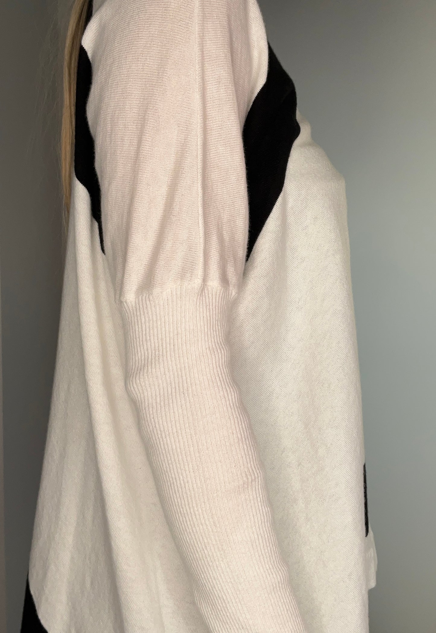 COLOR BLOCK SWEATER