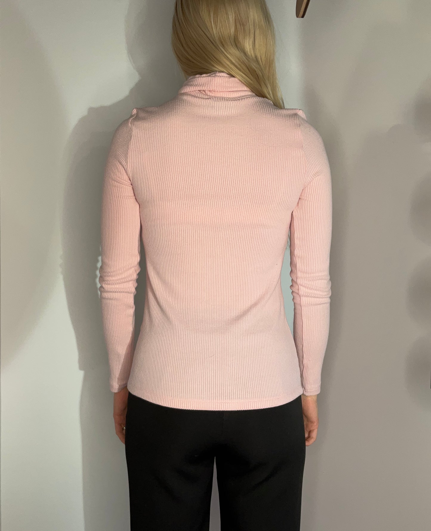 PINK RIBBED TURTLENECK