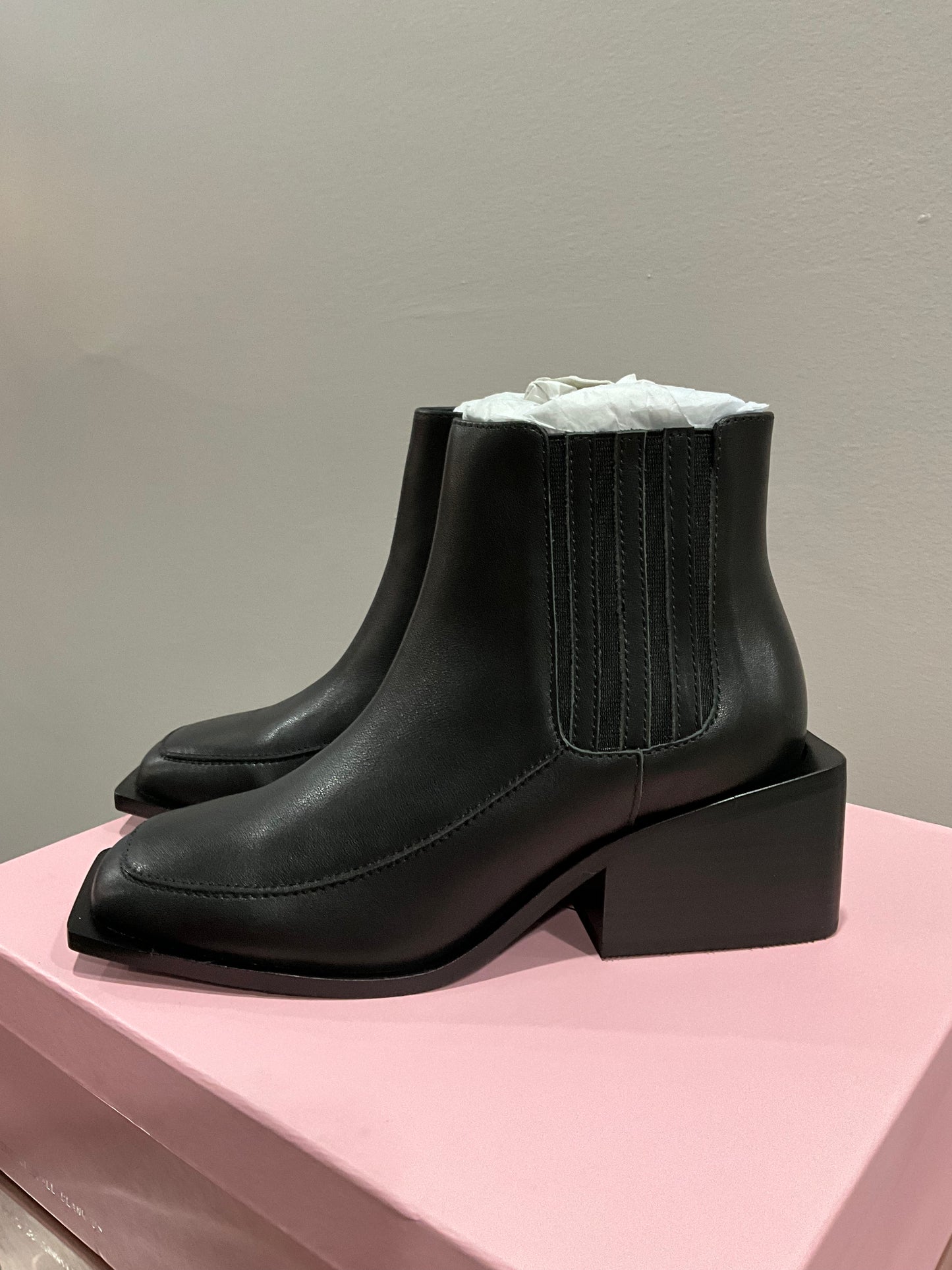 BLACK LEATHER SQUARE BOOT