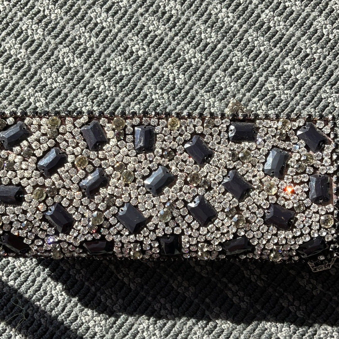 LG STONES THROUGHOUT