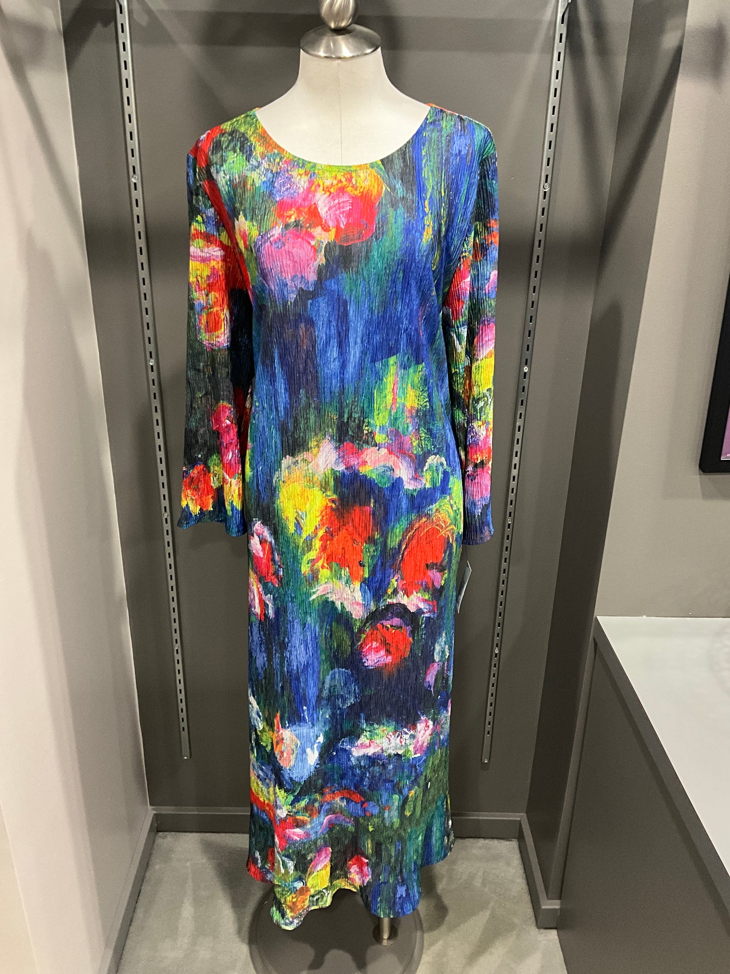 TEXTURED FLORAL MAXI DRESS