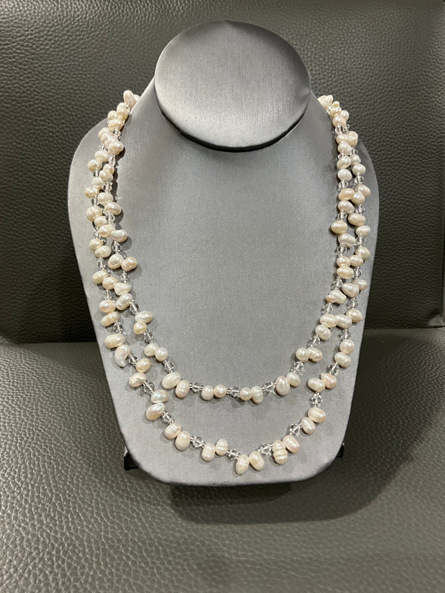 SMALL WHITE PEARL AND QUARTZ NECKLACE