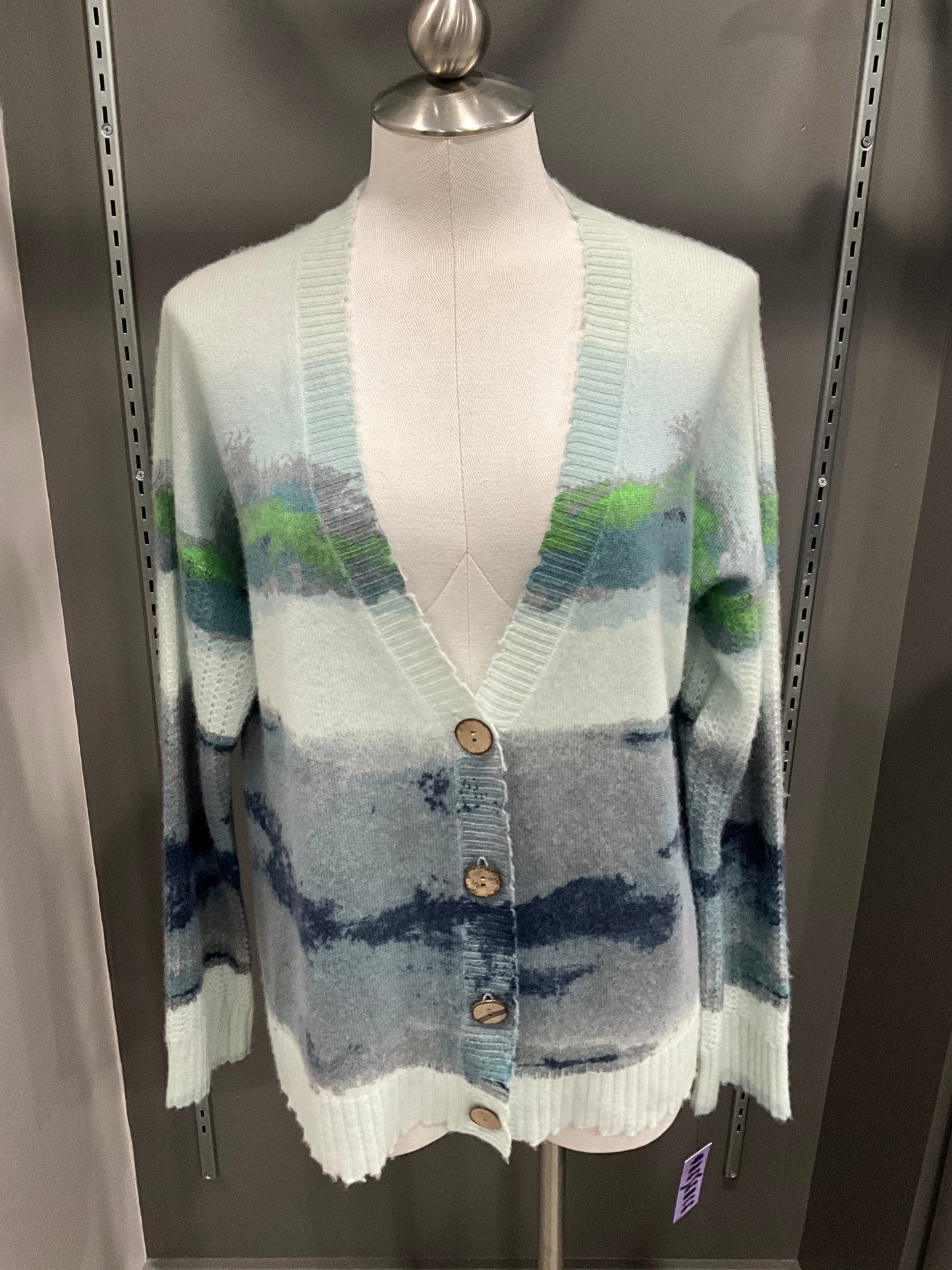 WOODEN BUTTON CASHMERE SWEATER