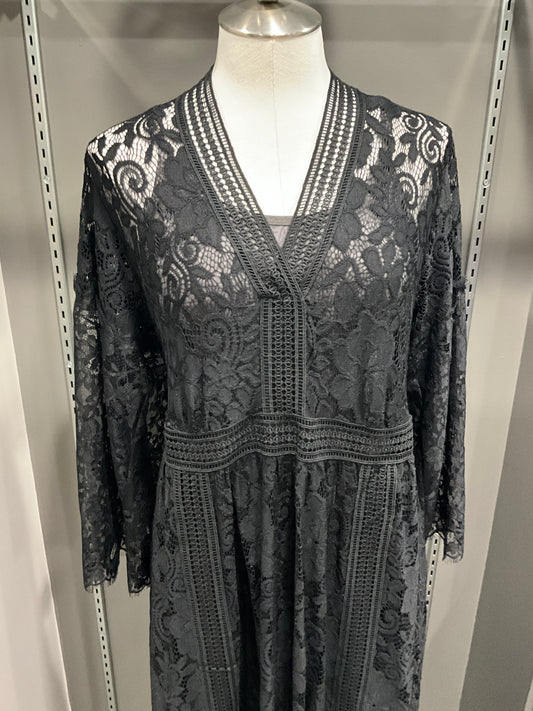 LACE QUEEN DRESS