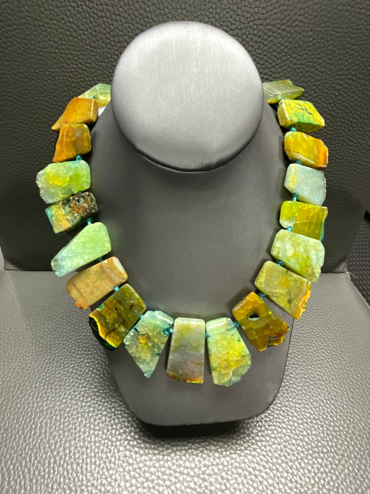 GREEN STONE NECKLACE