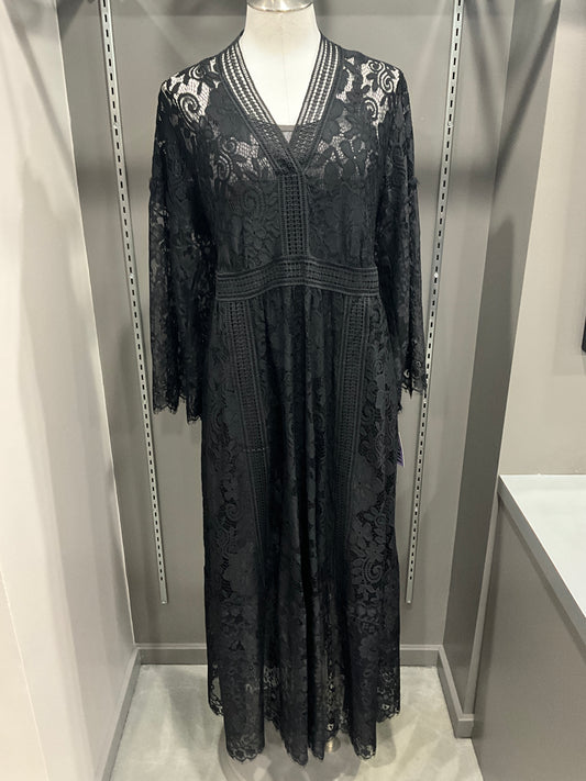 LACE QUEEN DRESS
