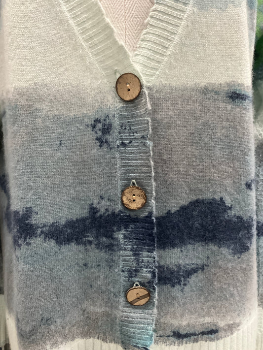 WOODEN BUTTON CASHMERE SWEATER