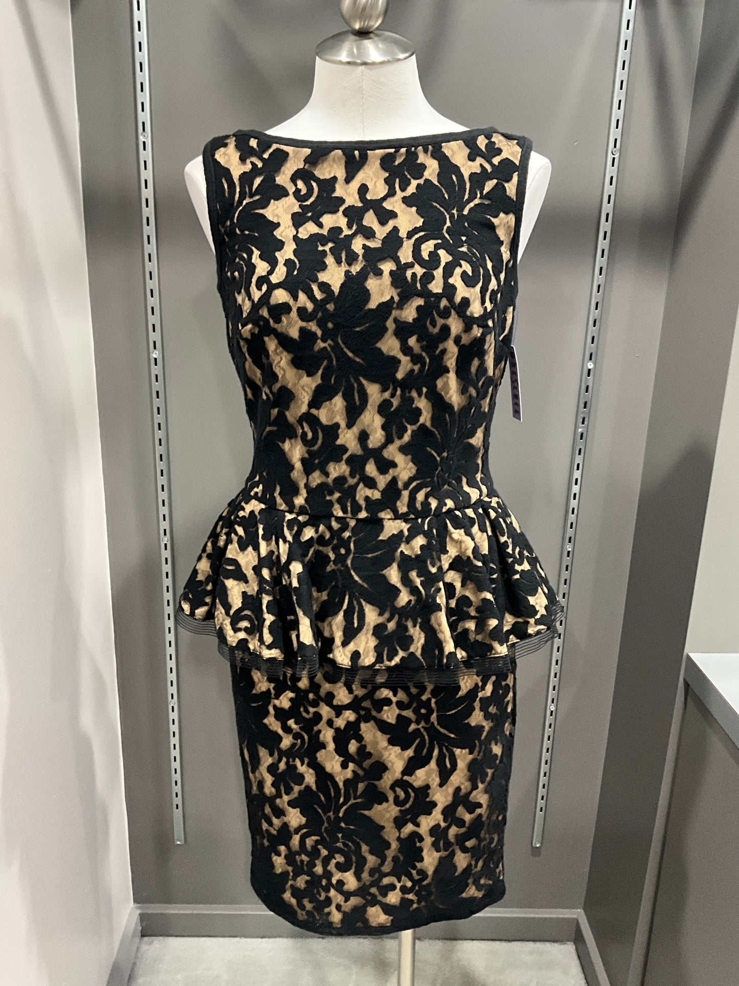 LACE PEPLUM DRESS