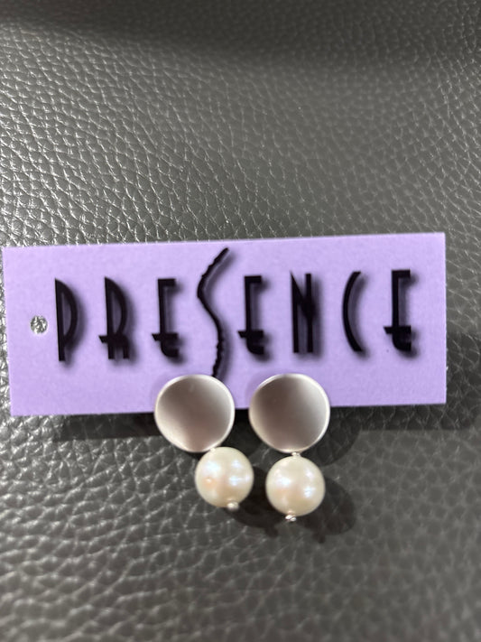 DROP BUTTON EARRINGS