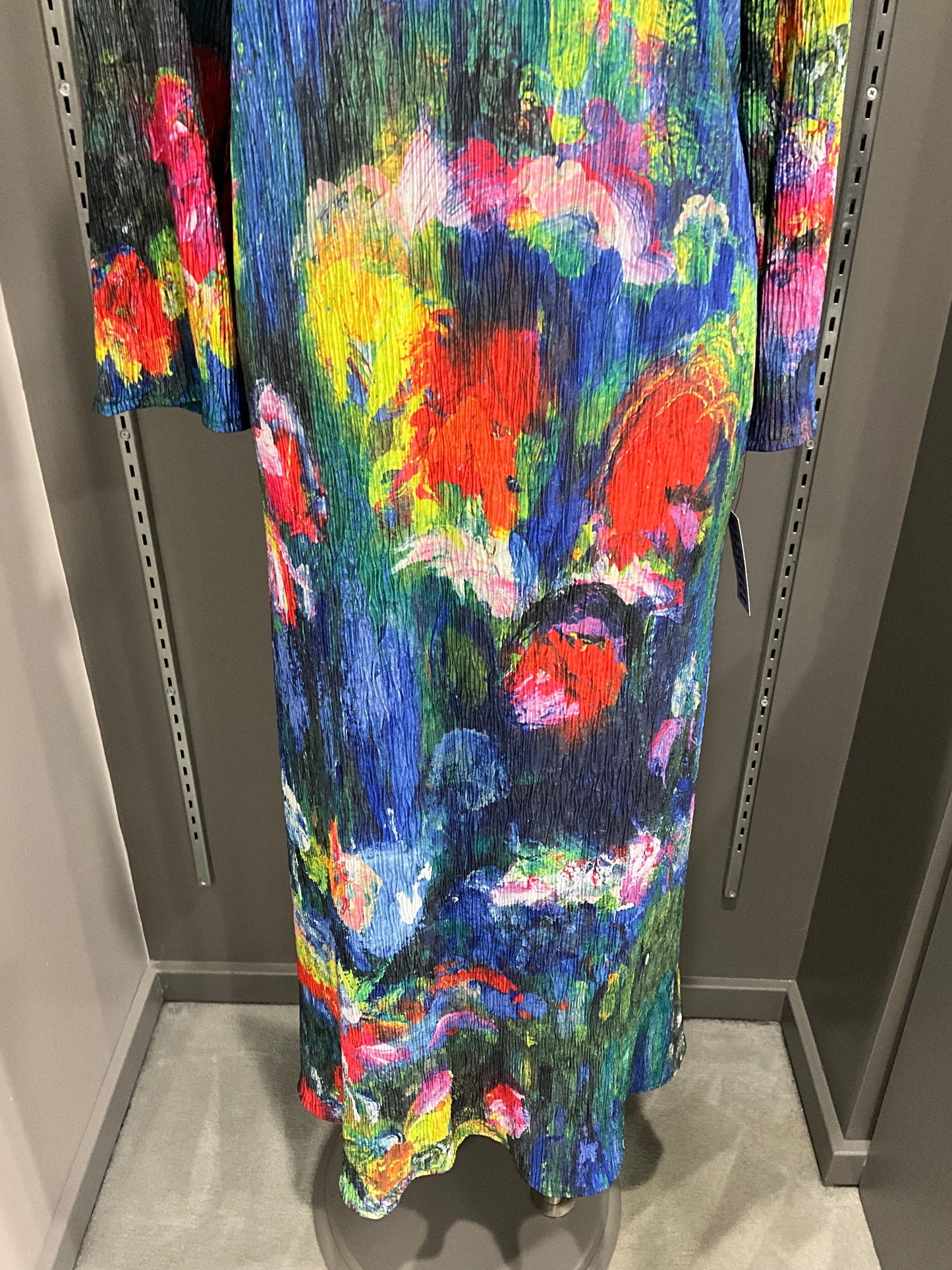 TEXTURED FLORAL MAXI DRESS