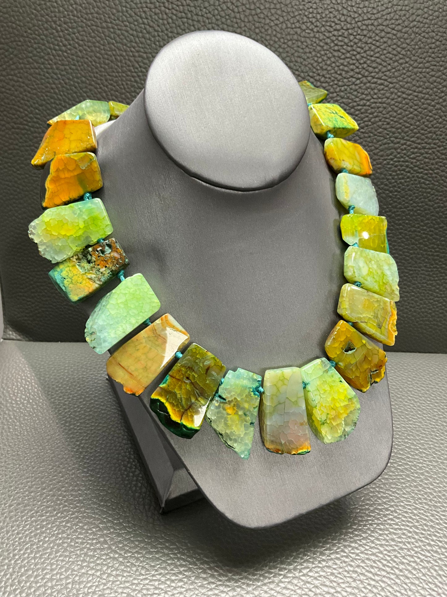 GREEN STONE NECKLACE