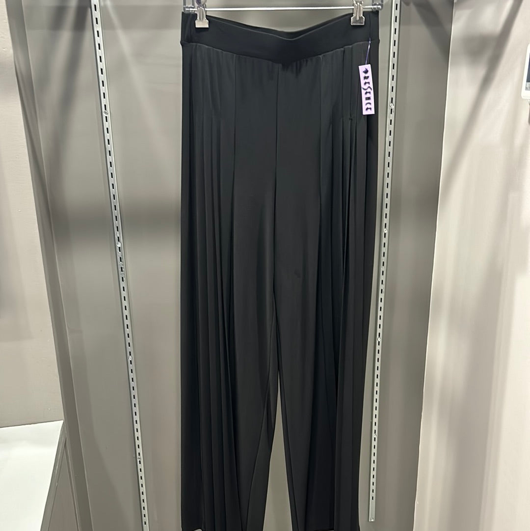 PLEATED BLACK PULL ON PANT