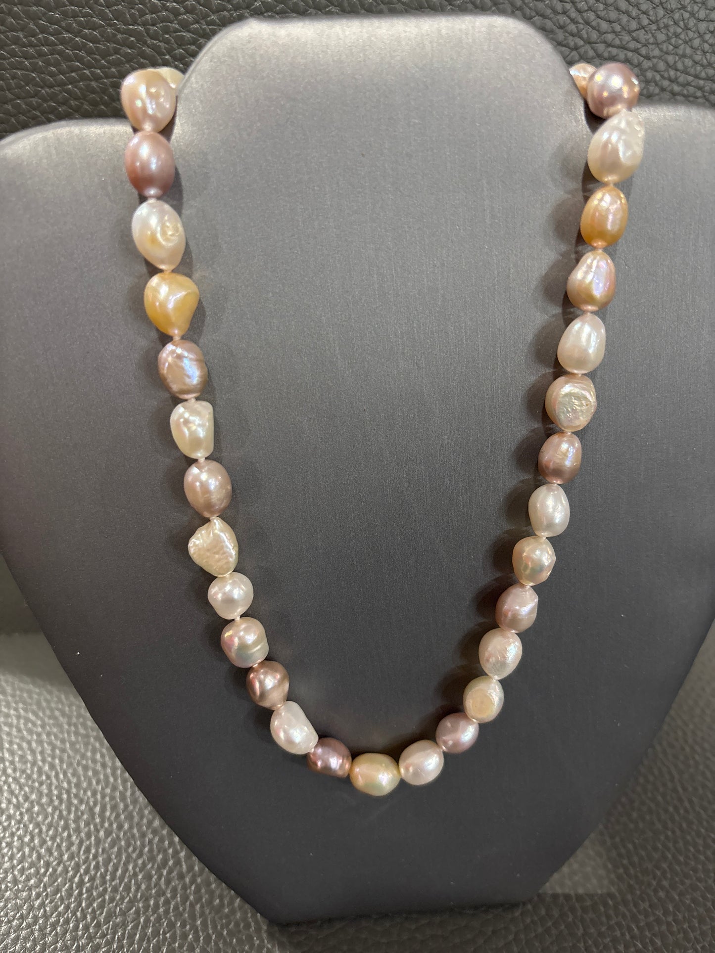 LARGE PEARL NECKLACE