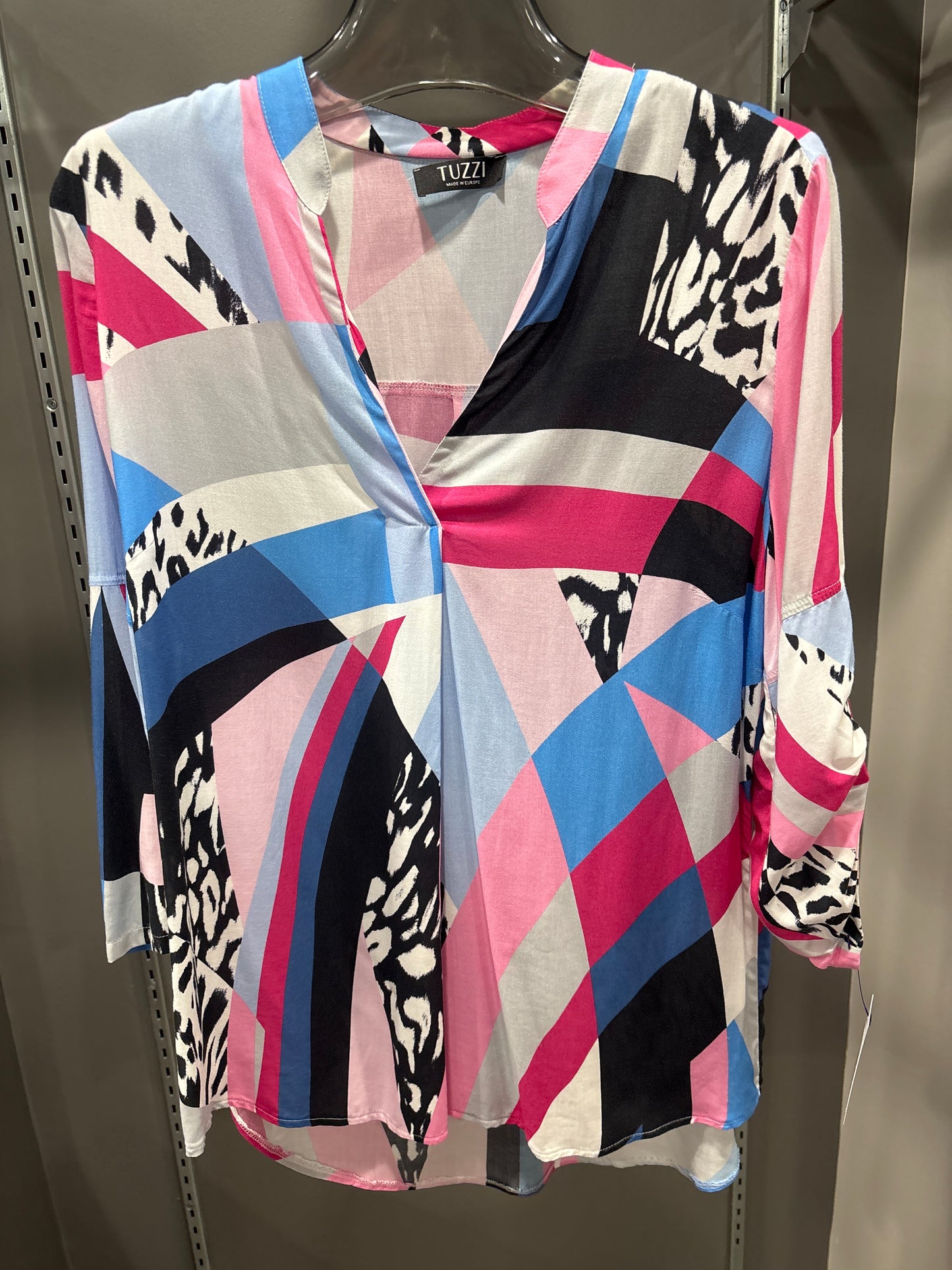 COLOR BLOCKED VNECK TOP