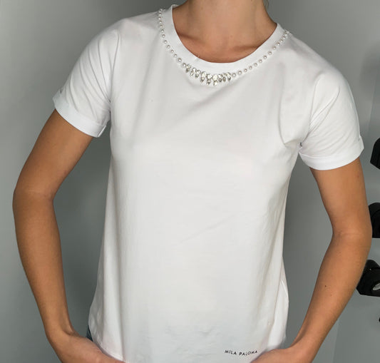 CRYSTAL AND PEARL COLLAR TEE