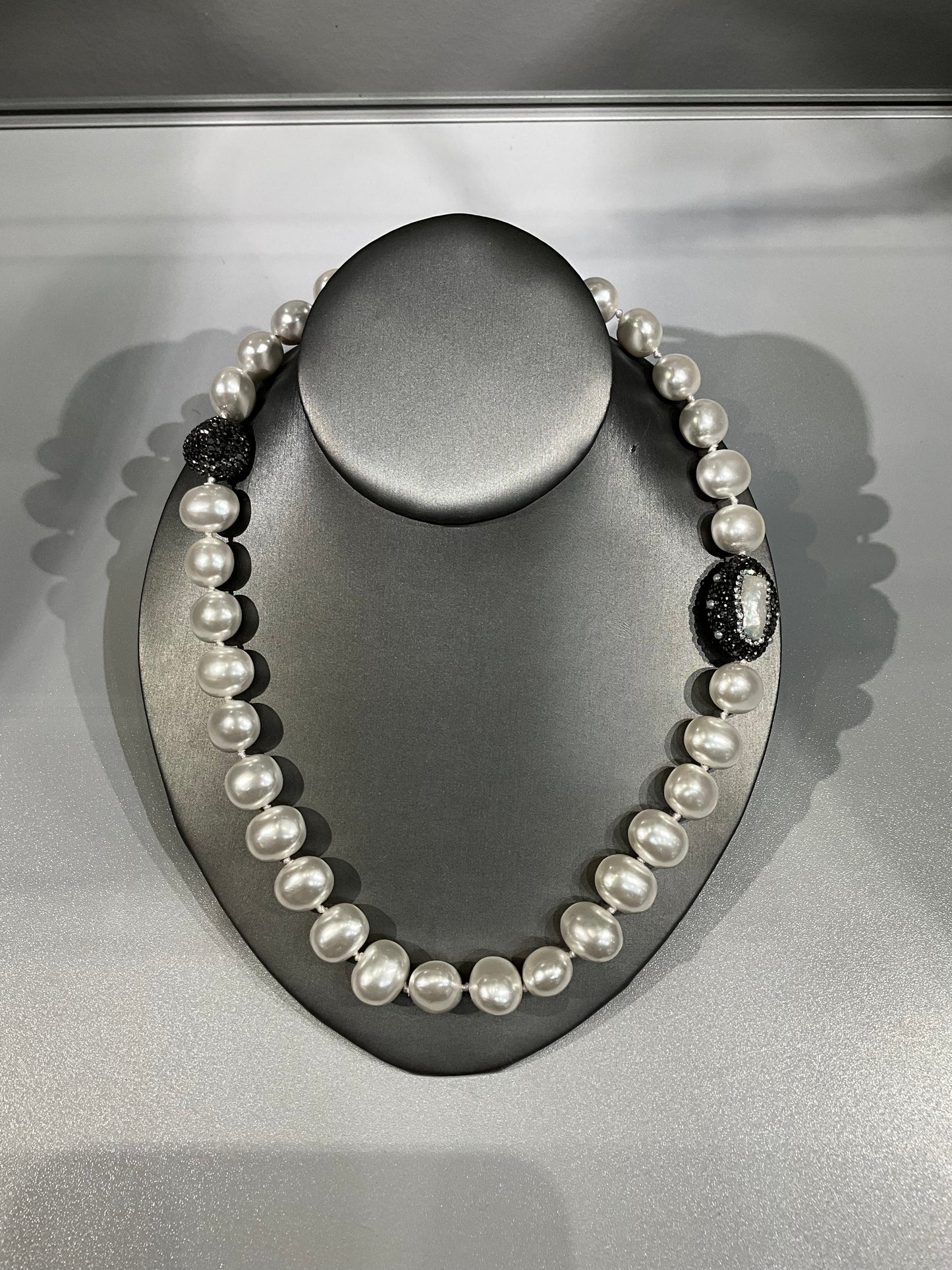 PEARL AND CRYSTAL NECKLACE