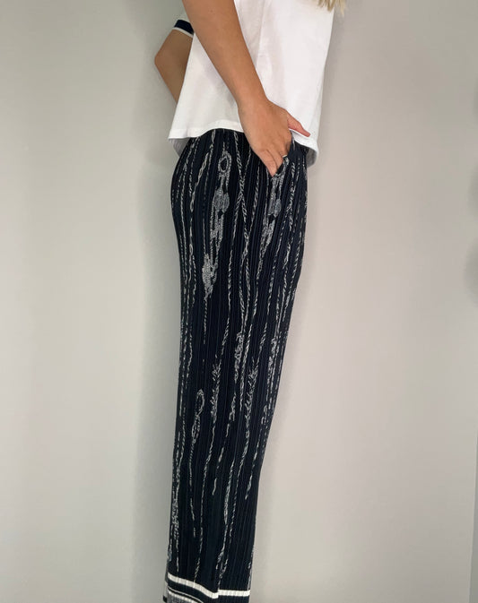 NAVY CINCHED RELAXED PANT