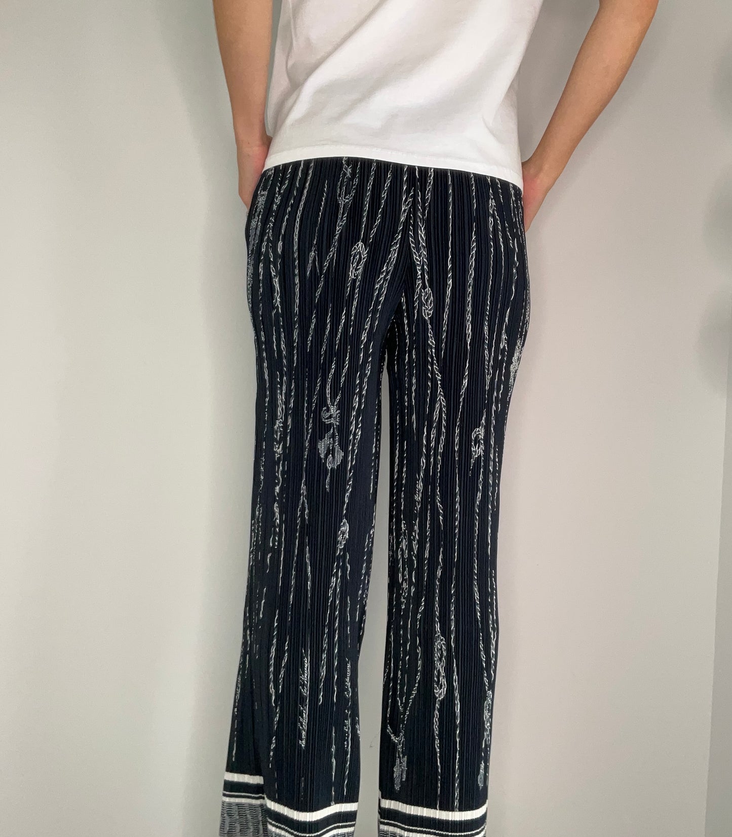 NAVY CINCHED RELAXED PANT