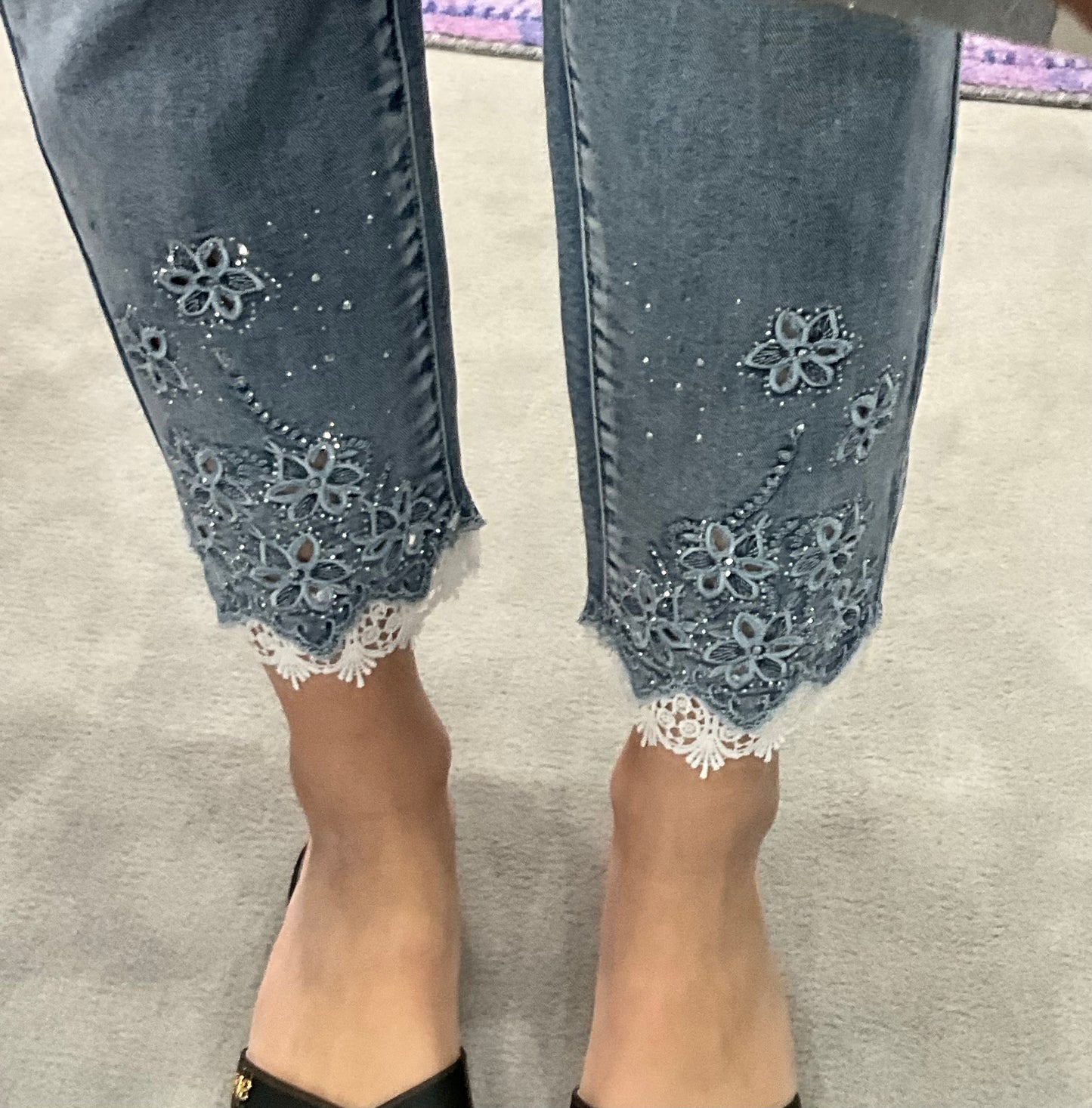 DELICATE DAISY LACE JEAN