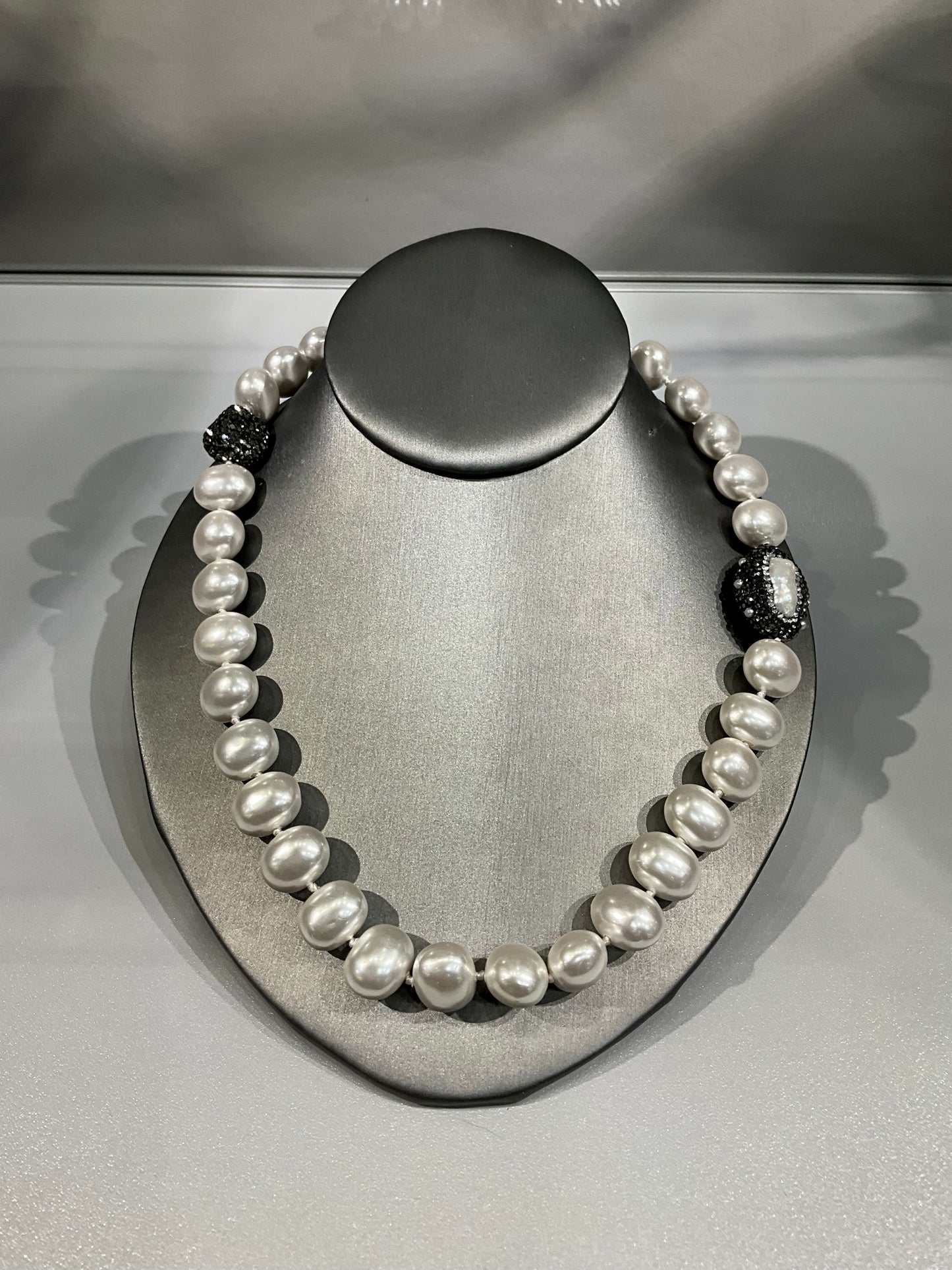 PEARL AND CRYSTAL NECKLACE