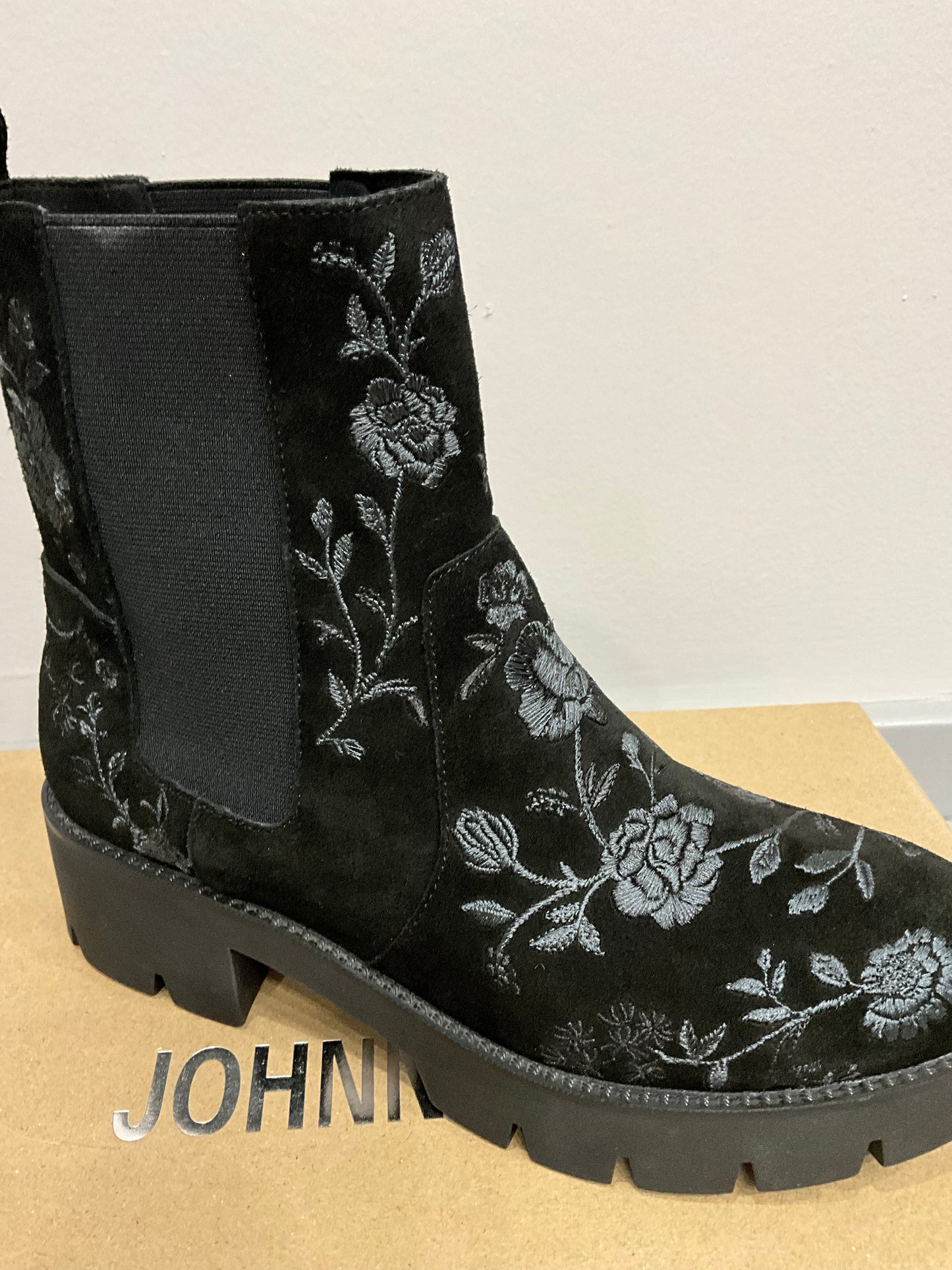 EMBROIDERD LUG BOOT