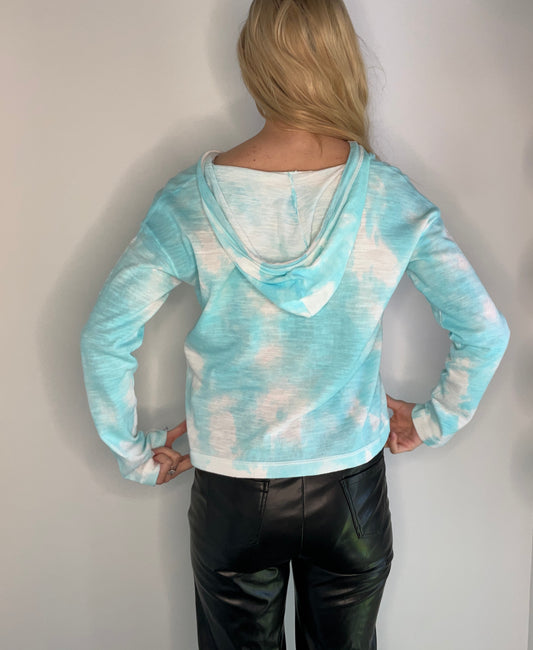 GLAM BURST HOODED TOP