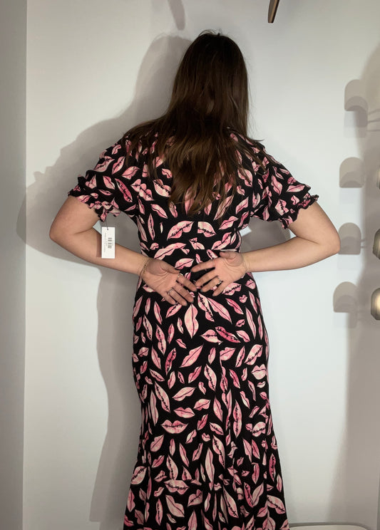 ROMANTIC ORLA LIPS DRESS