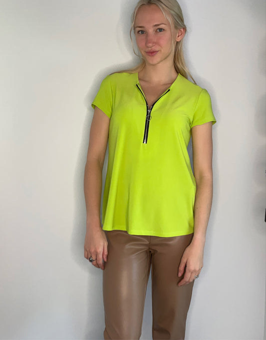 HALF FRONT ZIP SHORT SLEEVE TOP