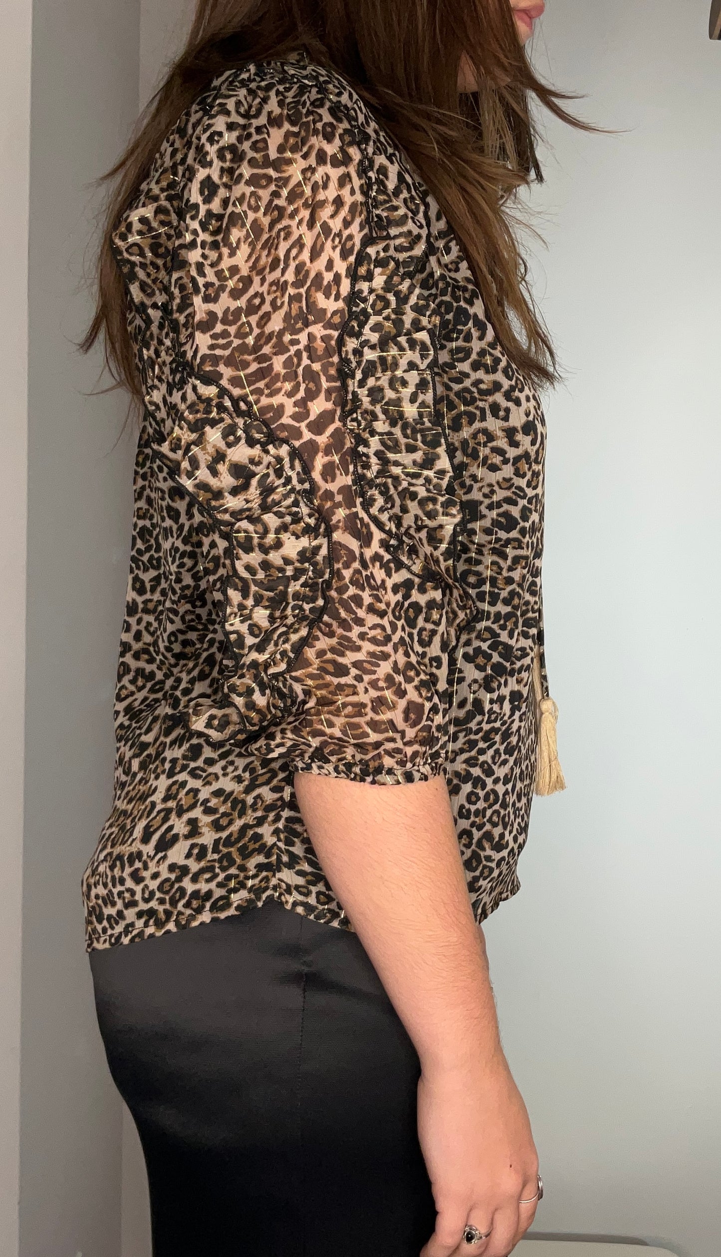 LEOPARD RUFFLE SLEEVE BLOUSE