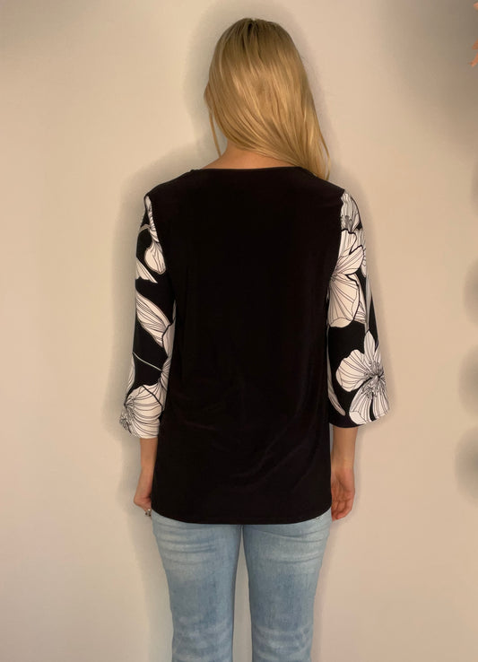 GEOMETRIC FLORAL BLOUSE