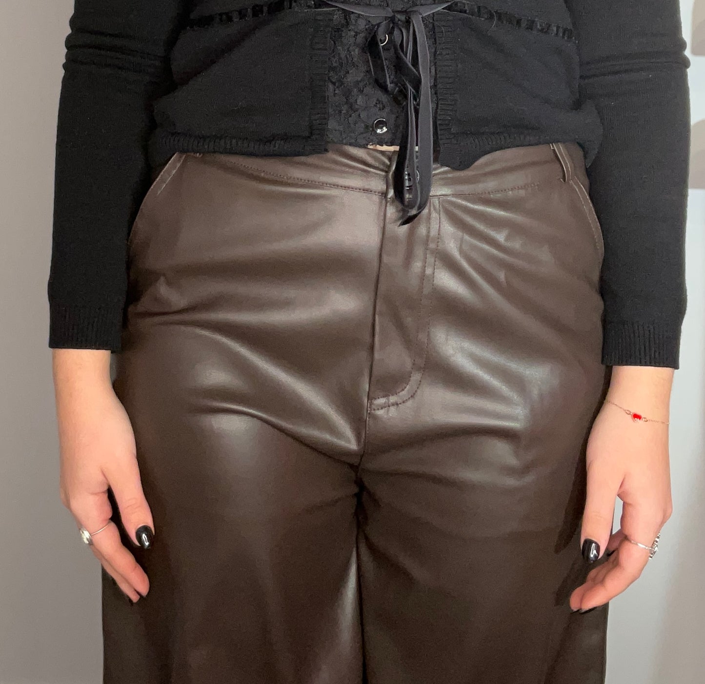 VEGAN LEATHER CROP PANTS